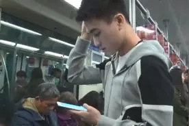 赌王四太家保姆中三千万 第一件事给何猷君买手机 他们关系有多好？图片