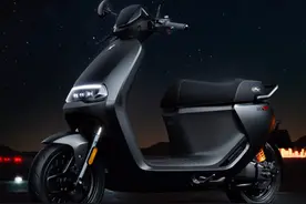 摩托车迎真正劲敌，2款车最高时速135km/h，续航百公里，你怎么看图片