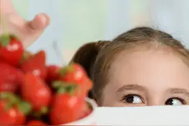 含毒素！可致癌！发霉的水果别再吃了，家里有的赶紧扔图片