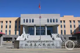 四川红原县法院法警兼出纳沉迷网络赌博挪用公款748万，财务监管制度形同虚设图片