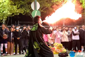 一口气能变8张脸！河南理工大学男生表演川剧变脸，为考研同学减压冲上热搜图片