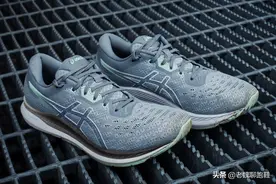 终于理解为什么很多人穿上亚瑟士，就表示再也回不去了图片