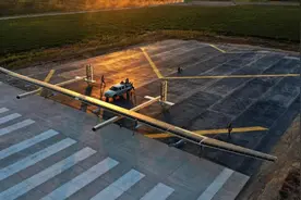 国产大型太阳能无人机，首飞成功图片