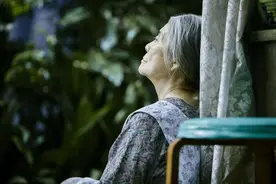 这个世界上，有一种女人天生命苦福薄，年龄越大越凄凉图片