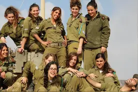 为何美国航母上要带大量女兵，她们在航母上有啥特殊工作？图片