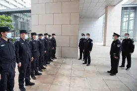 副市长、公安局局长肖进才除夕看望慰问基层一线执勤民辅警图片