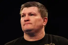 英国拳击传奇里奇·哈顿宣布复出，将于7月2日和巴雷拉进行表演赛图片