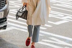 建议40岁女人：不管穿裤子还是裙子，少搭这3种鞋子，低级没气质图片