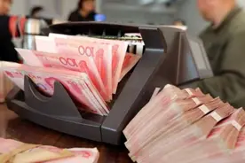 去银行存钱，用银行卡还是用存折好？差别挺大，弄明白存钱不吃亏图片