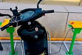 夏天电动车这三种充电方式最伤电池，很多人都充错，车主要注意图片