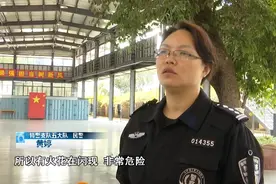 明火闪现！通电的高压线垂落路面，过路市民还想穿行图片