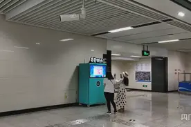 城市的温暖和善意：成都地铁站设“免费领水机”图片