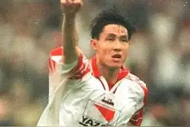 山哥和空姐前妻离婚后，二婚娶著名歌星过得很幸福图片