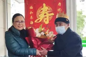 暖心！TA们为社区百岁老人祝寿图片