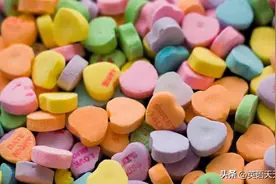 candy是“糖果”，ass是“屁股”，英语 candy ass 到底是什么意思呢图片