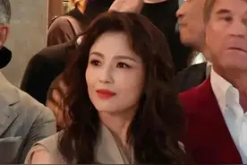 这一夜，46岁刘涛全程挨紧大佬，展社交功底，章子怡表情耐人寻味图片