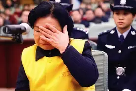 14年前祸害30万婴儿的毒奶女王，三鹿董事长田文华如今怎么样了？图片