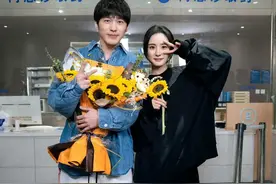 曝杨幂离开嘉行，影视约将挂靠壹心娱乐，跟白宇，李现当同事图片