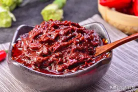 如何选郫县豆瓣酱？认准这3点准没错！有这4种情况是劣质的，别买图片