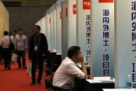 985博士县城求职也不易：投递十几次均落选，改投高校工作不断图片