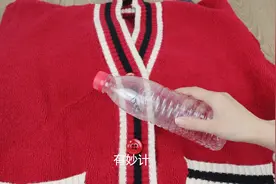 衣服粘毛不用买滚刷，教你妙招，只用一个水瓶，衣服上毛发全跑光图片