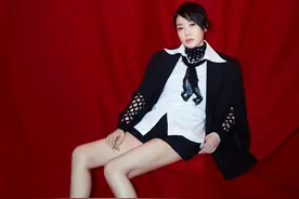 “迷糊女神”闫妮：离婚后3次“老牛吃嫩草”，51岁为何不再婚？图片