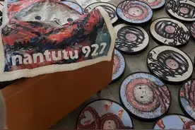 爸爸“抄袭”4岁女儿涂鸦作品后全网爆红！“库存”都被卖空了图片