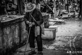 老人捡到一根铁棍，熔炼后12000元卖了，专家：让国家损失3个亿图片