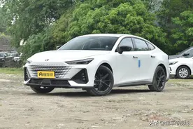 新车 | UNI系列第四款车？长安UNI-Z 智电iDD动力曝光，油耗4.6升图片