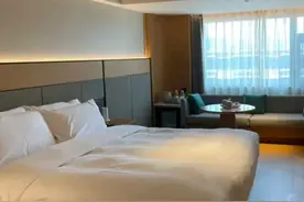 不拿白不拿！酒店服务员告诉我：退房时，这“6样”直接免费拿走图片