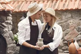 巧用“断联”，让男人主动爱你图片