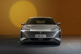 长安又一重磅轿车发布：搭载蓝鲸1.5T发动机，内饰设计很惊艳图片