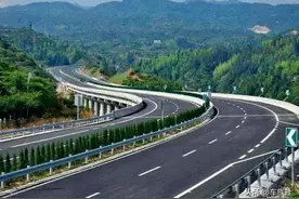 跑高速时很多老司机会全程挂S挡，而不用D挡，你知道是为什么吗？图片