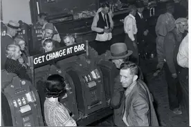 每一台老虎机，都捆绑着一堆陷入迷境的人生图片