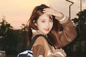 秋天的到来，意味着新学期的开始，青春休闲的学生党穿搭太撩人了图片