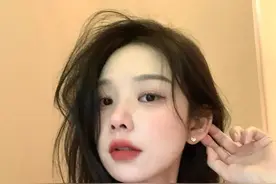 美女露营照图片