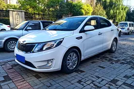 两三万就能搞定的靠谱二手小车，一起来看起亚K2图片