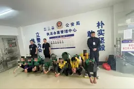 东兰县公安局长江派出所清明期间捣毁农村赌博窝点，抓获涉赌人员14人图片