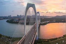 邕江上的桥梁有23座，加上规划的8座，南宁将创广西江桥数量之最图片