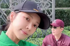 杜淳与老婆穿情侣装约会，王灿晒合照撒糖，夫妻最萌身高差抢镜图片