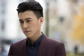 靳东：偏爱离婚女人，不顾反对娶二婚李佳，父母离异是他内心的痛图片