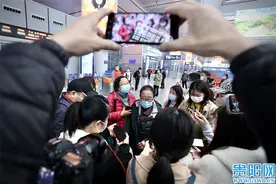 贵阳市域环城快铁开通，市民首乘“尝鲜”图片