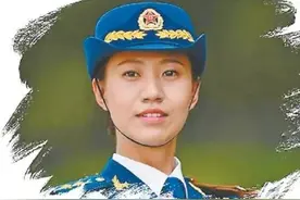 军旗飘扬 英姿飒爽的三军女仪仗兵分队图片