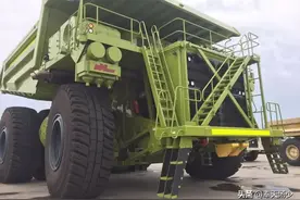 国产最大的电动轮矿卡，载重330吨。图片