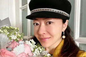 42岁熊黛林情人节秀恩爱，穿衣土气引群嘲，素颜出镜疑似怀2胎图片