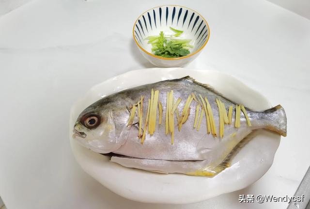 鱼胶煲鸡汤有什么好处 2026年鱼胶煲鸡汤有什么好处和功效