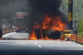 “250万雷克萨斯车祸”撬门救人司机被网暴！遇难者姐姐发声图片