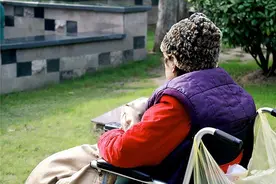 老人晚上夜尿多，总是起夜是什么原因?有什么办法改善，教你3个图片