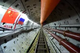 俄称美元霸权已终结，将用人民币与第三国结算，呼吁中国取消限制图片