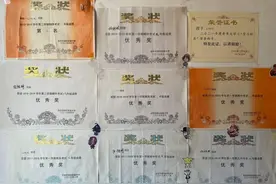 沾沾喜气！考场外那位与母亲含泪相拥的考生，他心仪的大学回应了图片